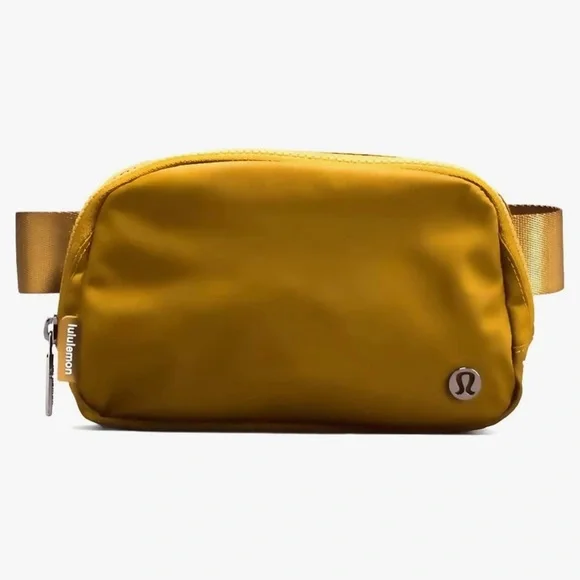 lululemon bum bag 2l Amazon.com | Lululemon Athletica Everywhere Belt Bag 2L Large (Black),  (LU9B11S)